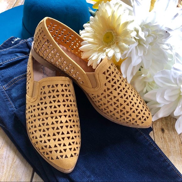LAST PAIR! New Faux Suede Laser Cut Flats- Mustard - Picture 4 of 8